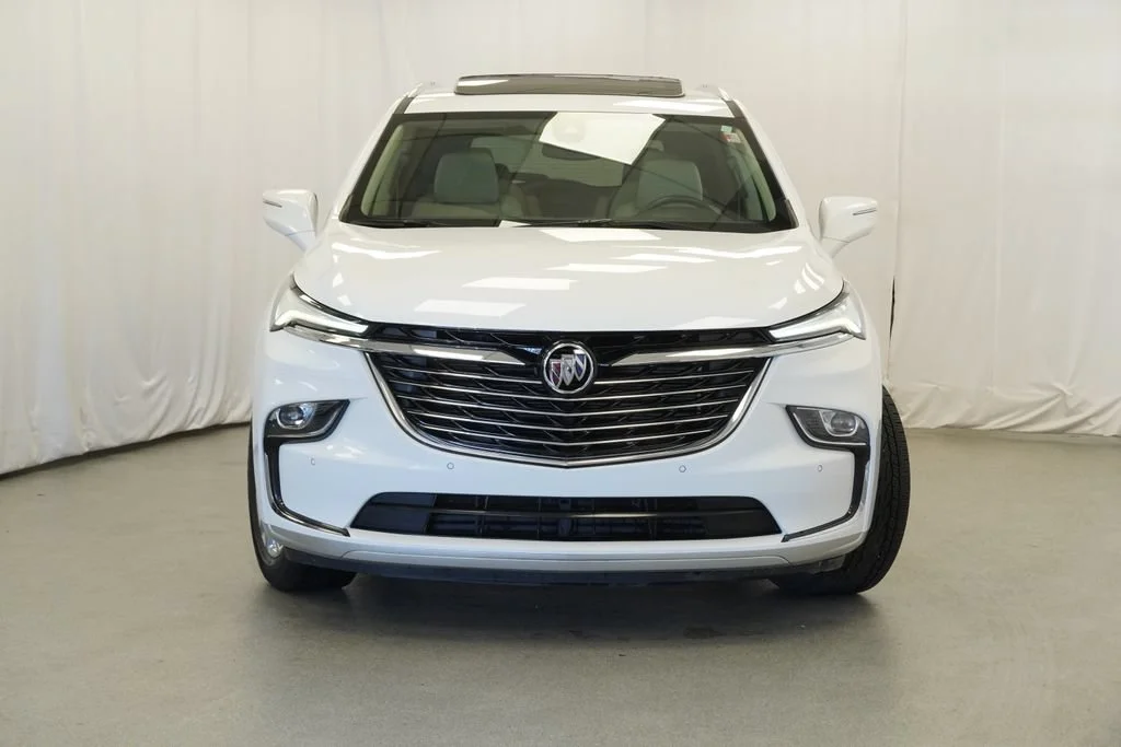 Used 2023 Summit White Buick Essence image 5