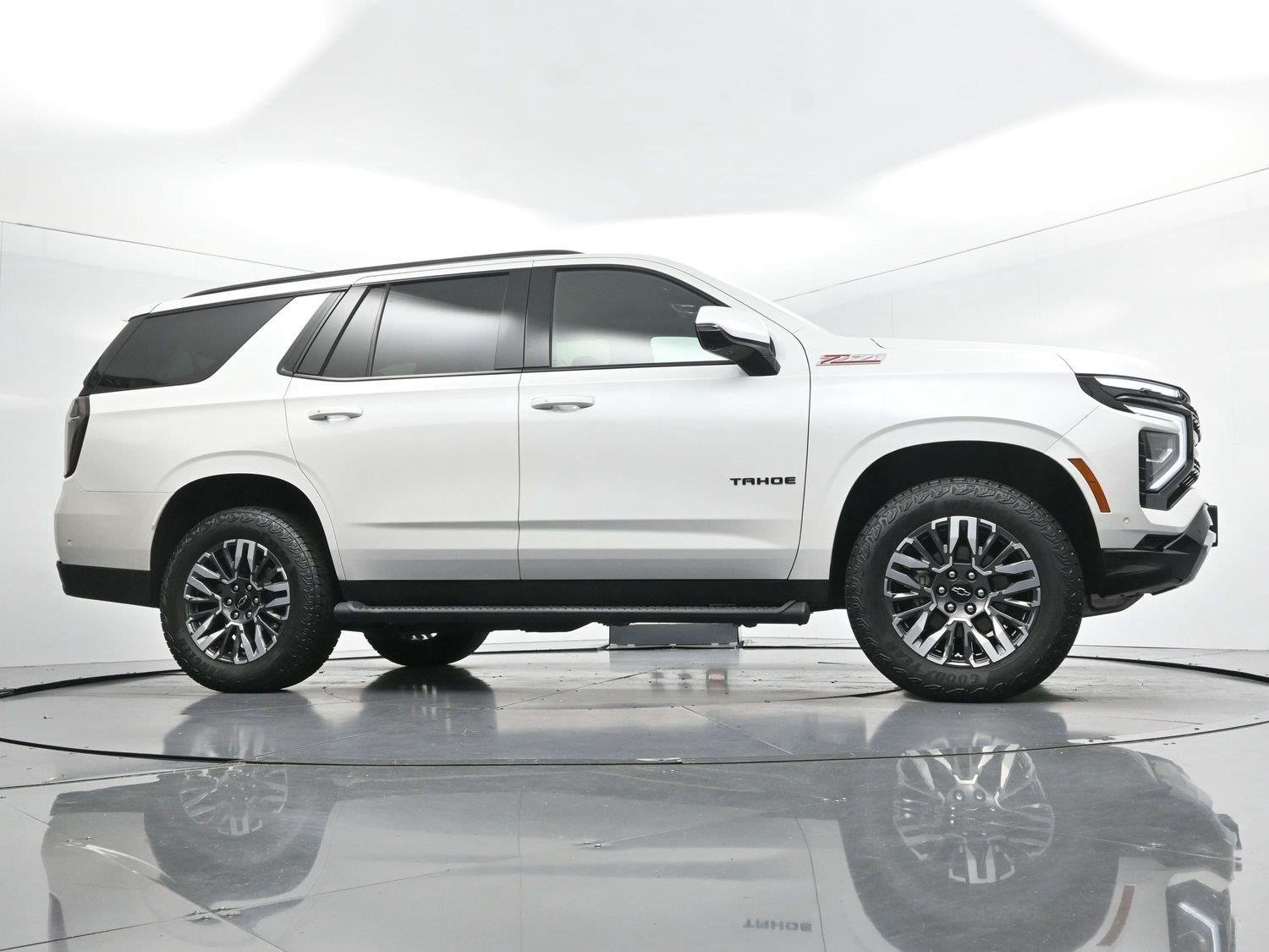 Used 2025 Iridescent Pearl Tricoat Chevrolet Z71 image 42