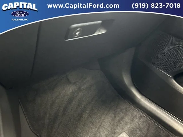 Used 2025 White Kia LX image 27