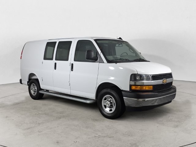 Used 2025 Summit White Chevrolet WT image 3