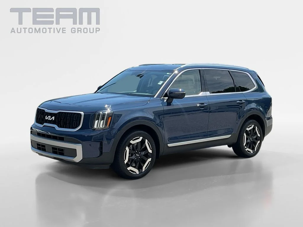 Used 2023 Black Kia EX image 3