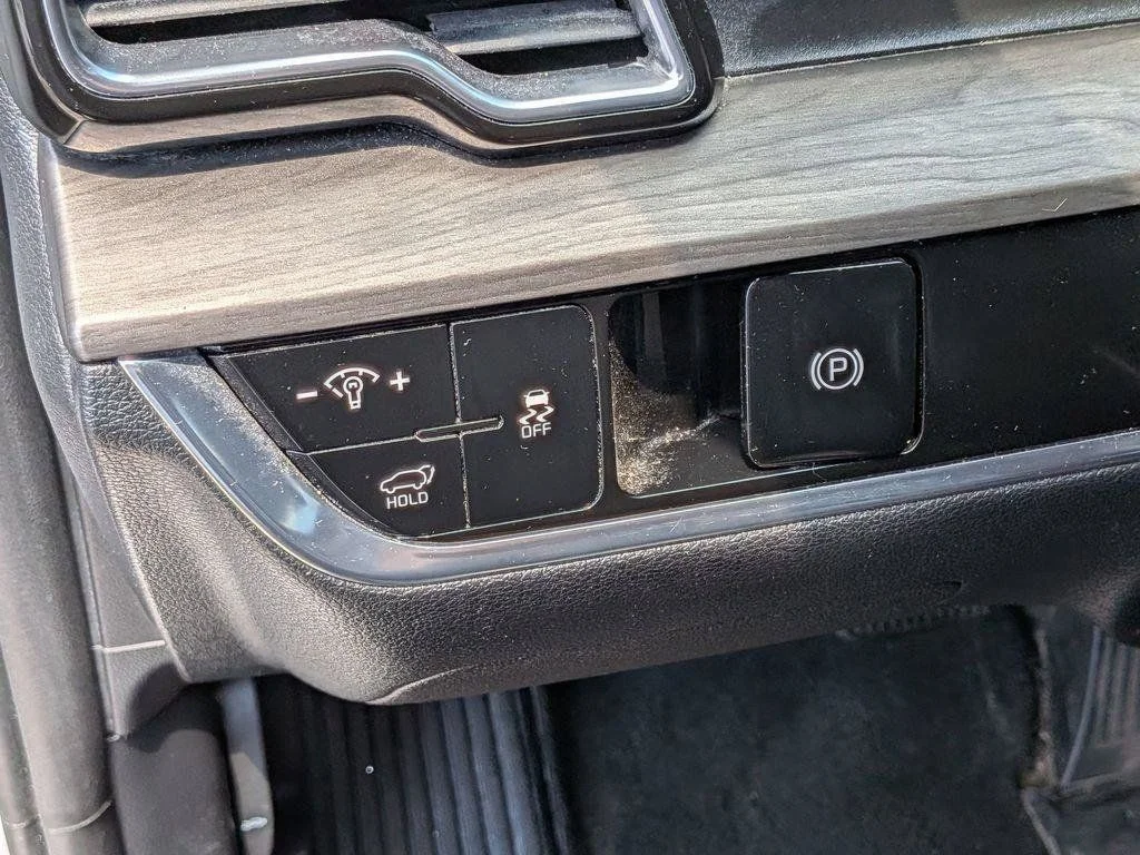 Used 2023 White Kia X-Line image 15