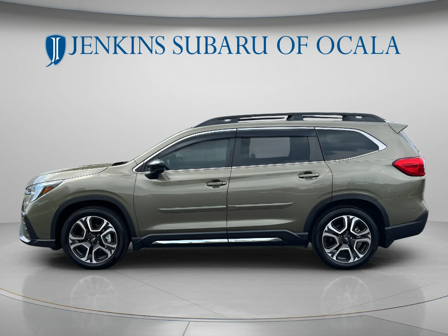 Used 2024 Autumn Green Metallic Subaru Limited image 6
