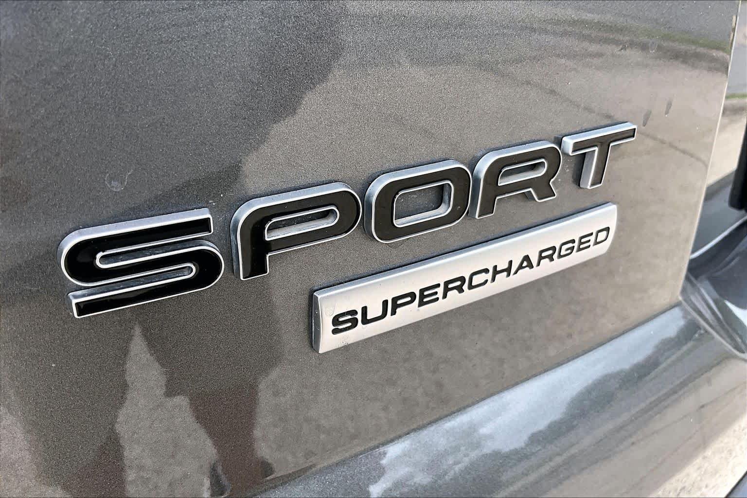 Used 2019 Corris Gray Metallic Land Rover Dynamic image 10
