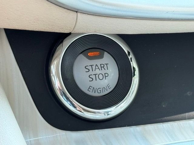 Used 2018 White Nissan SL image 24