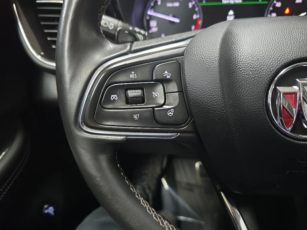 Used 2022 Red Buick Essence image 20