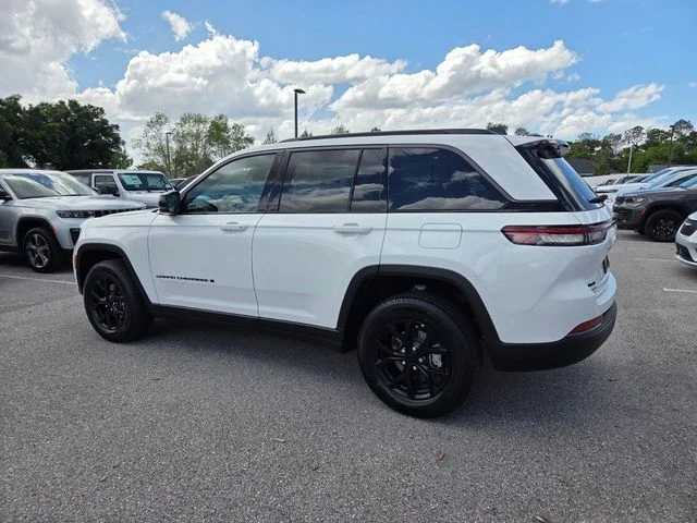 New 2026 Bright White Clear-Coat Exterior Paint Jeep Altitude image 8