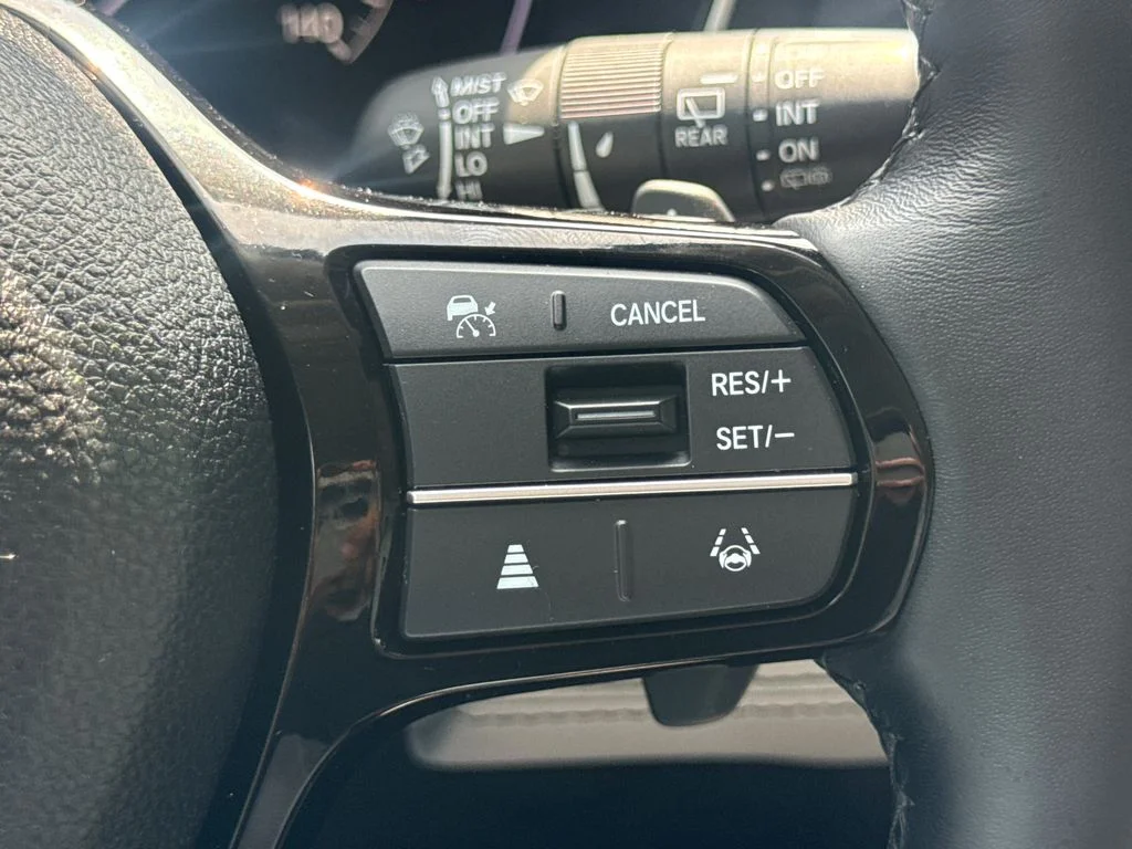 Certified Used 2025 Platinum White Pearl Honda AWD EX-L image 29