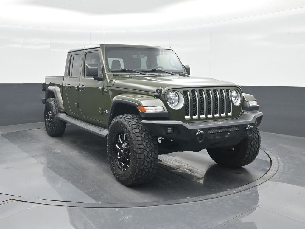 Used 2022 Green Jeep Overland image 8