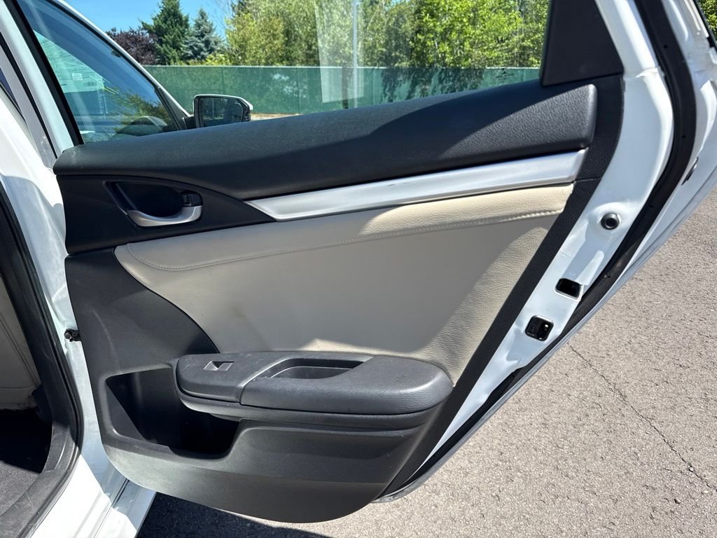 Used 2016 White Orchid Pearl Honda Touring image 23