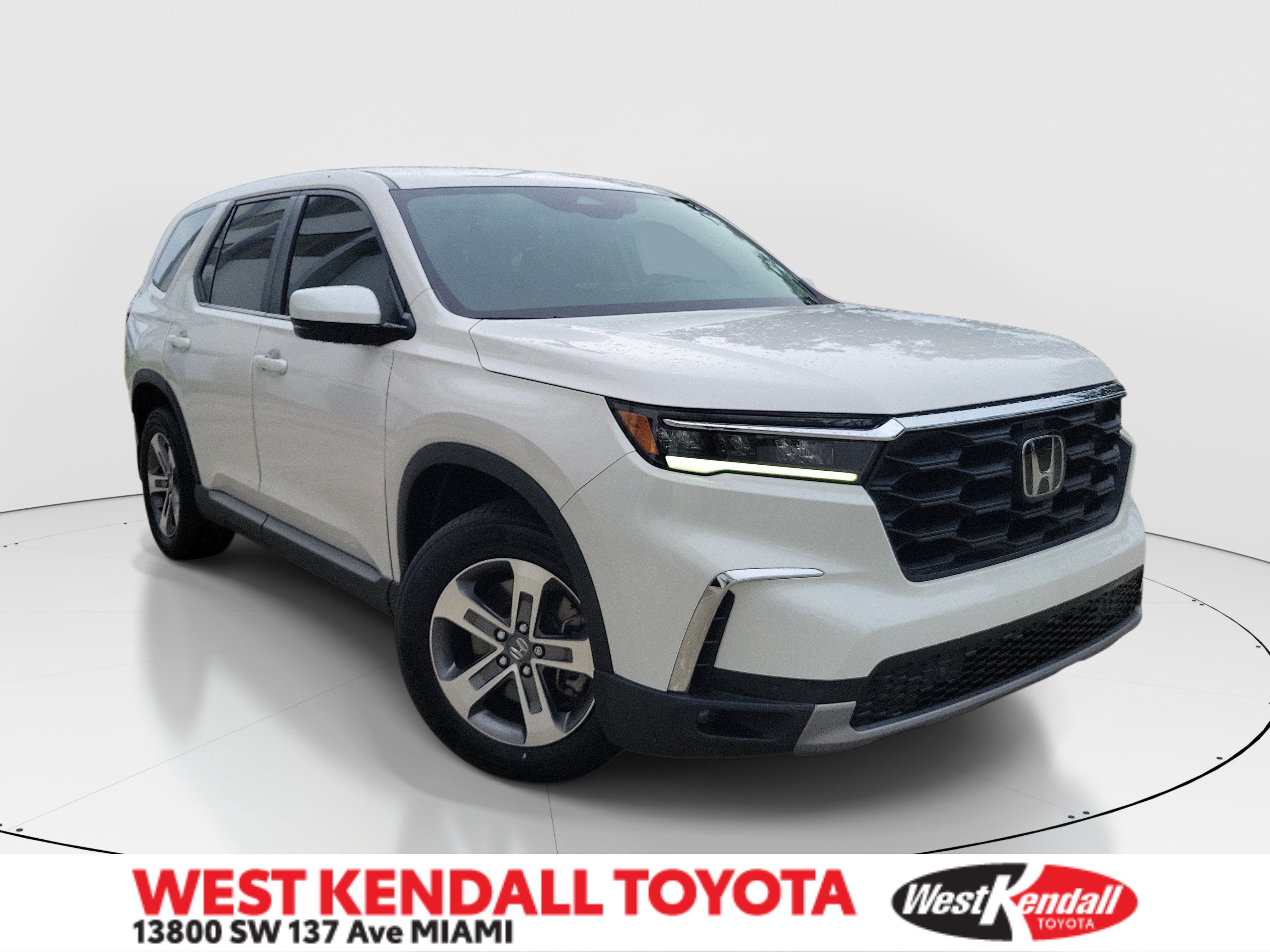 Used 2024 Platinum White Pearl Honda EX-L image 1