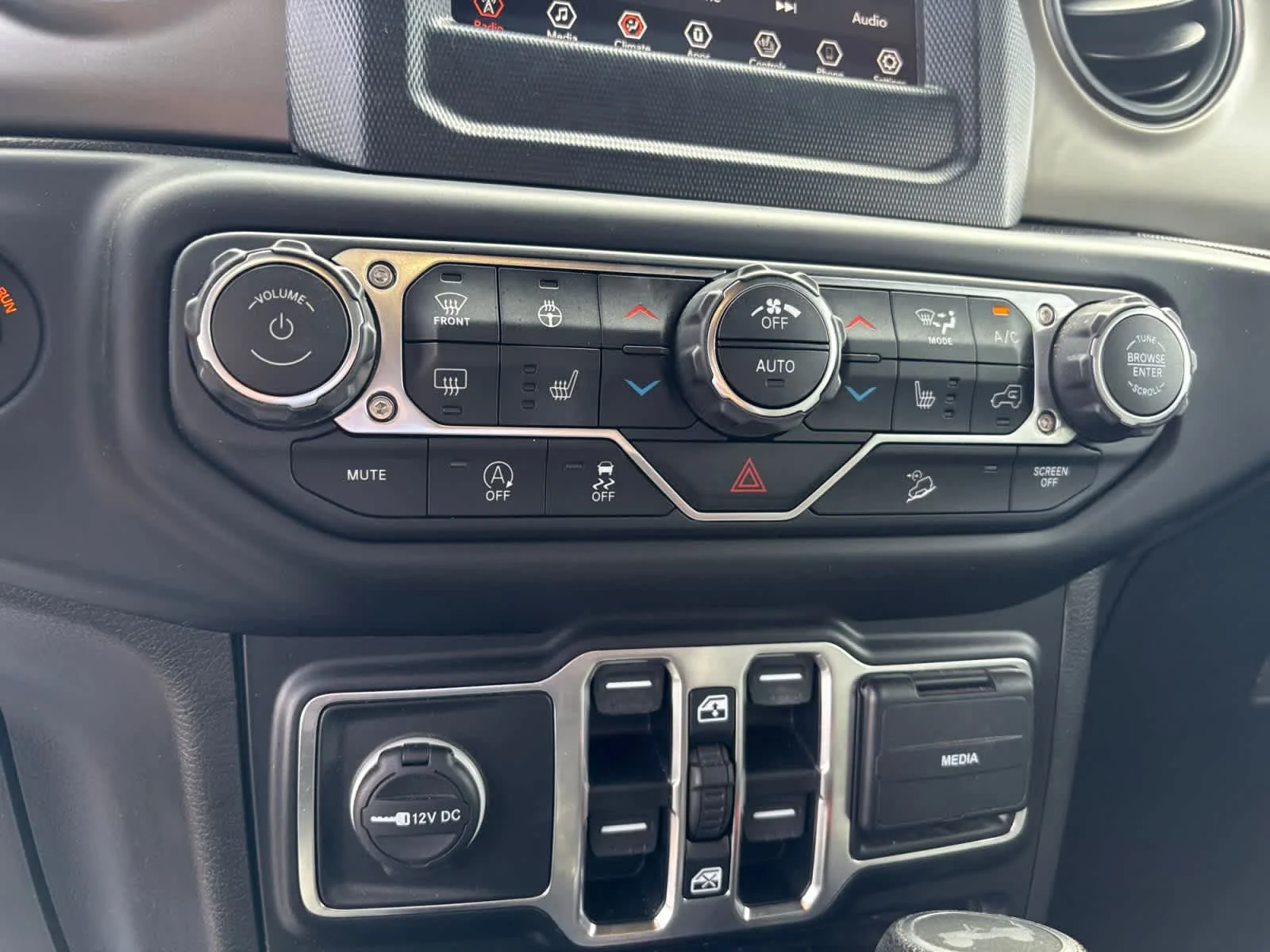Used 2020 Ocean Blue Metallic Clearcoat Jeep Freedom image 25
