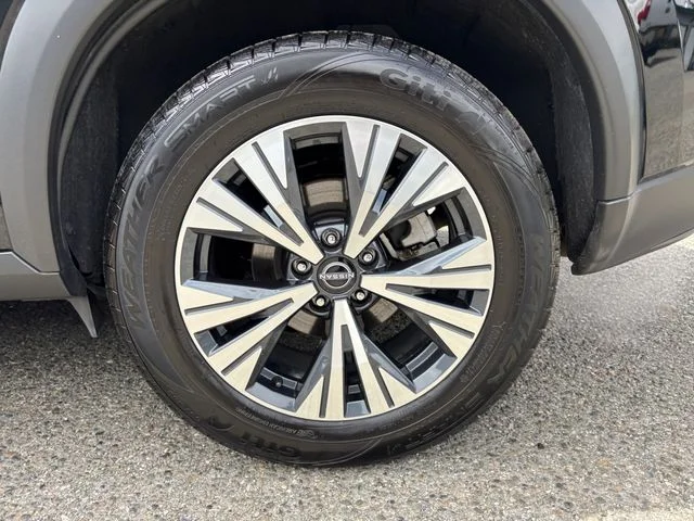 Used 2023 Super Black Nissan SV image 29