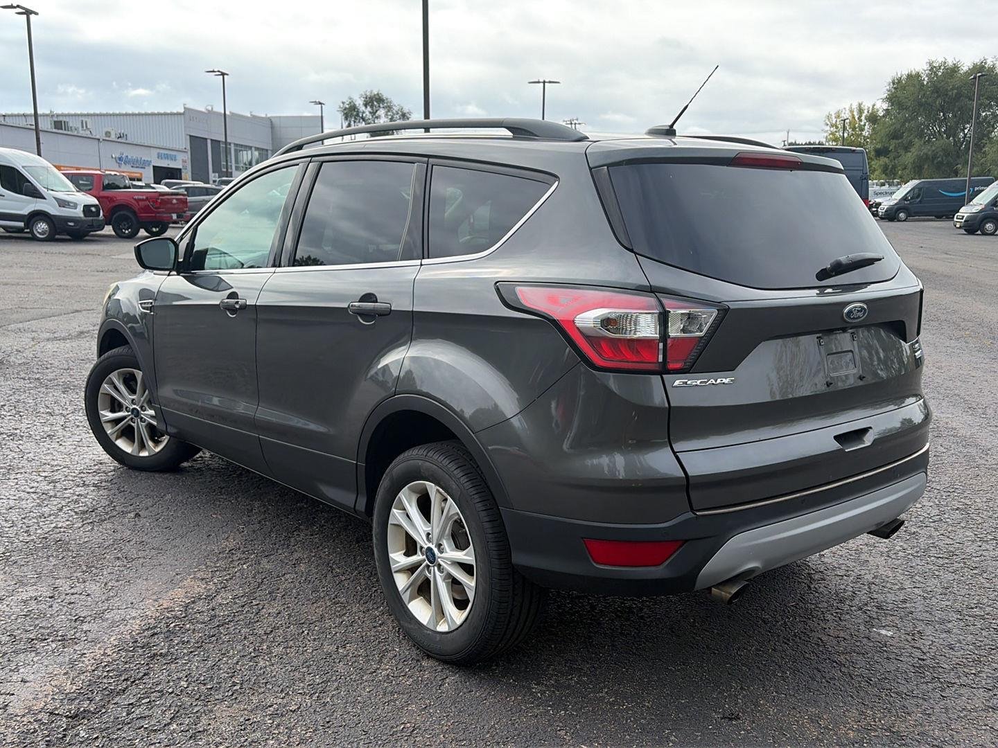 Used 2017 Magnetic Ford SE image 3