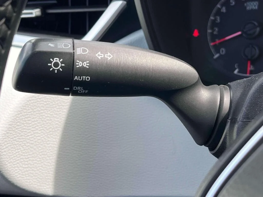 Certified Used 2022 Blue Crush Metallic Toyota SE image 33