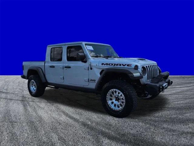 Used 2022 Silver Jeep Mojave image 2