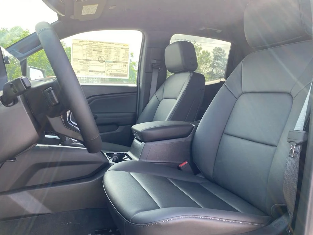 2025 Chevrolet Colorado LT - Photo 10