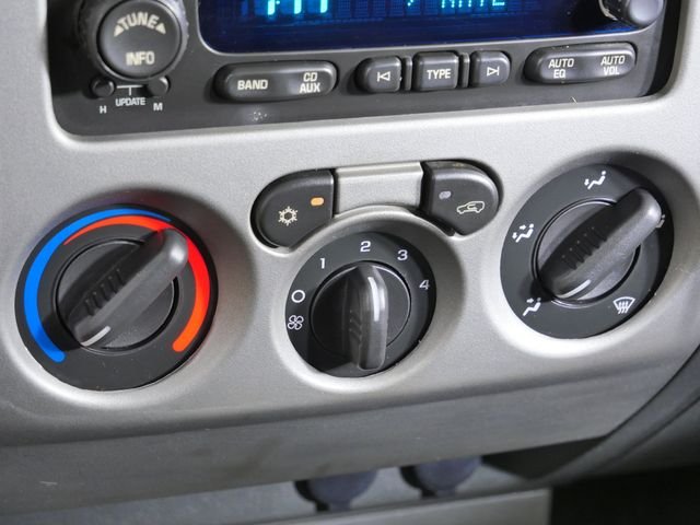 Used 2006 White GMC SLT image 29