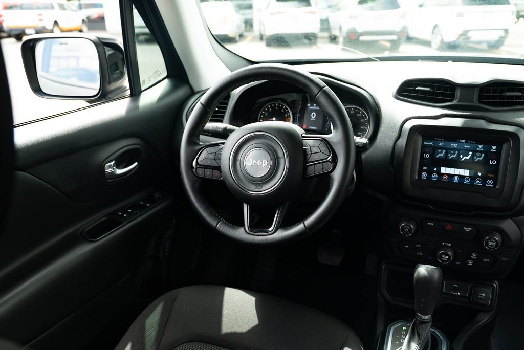 Used 2019 Black Clearcoat Jeep Latitude image 9