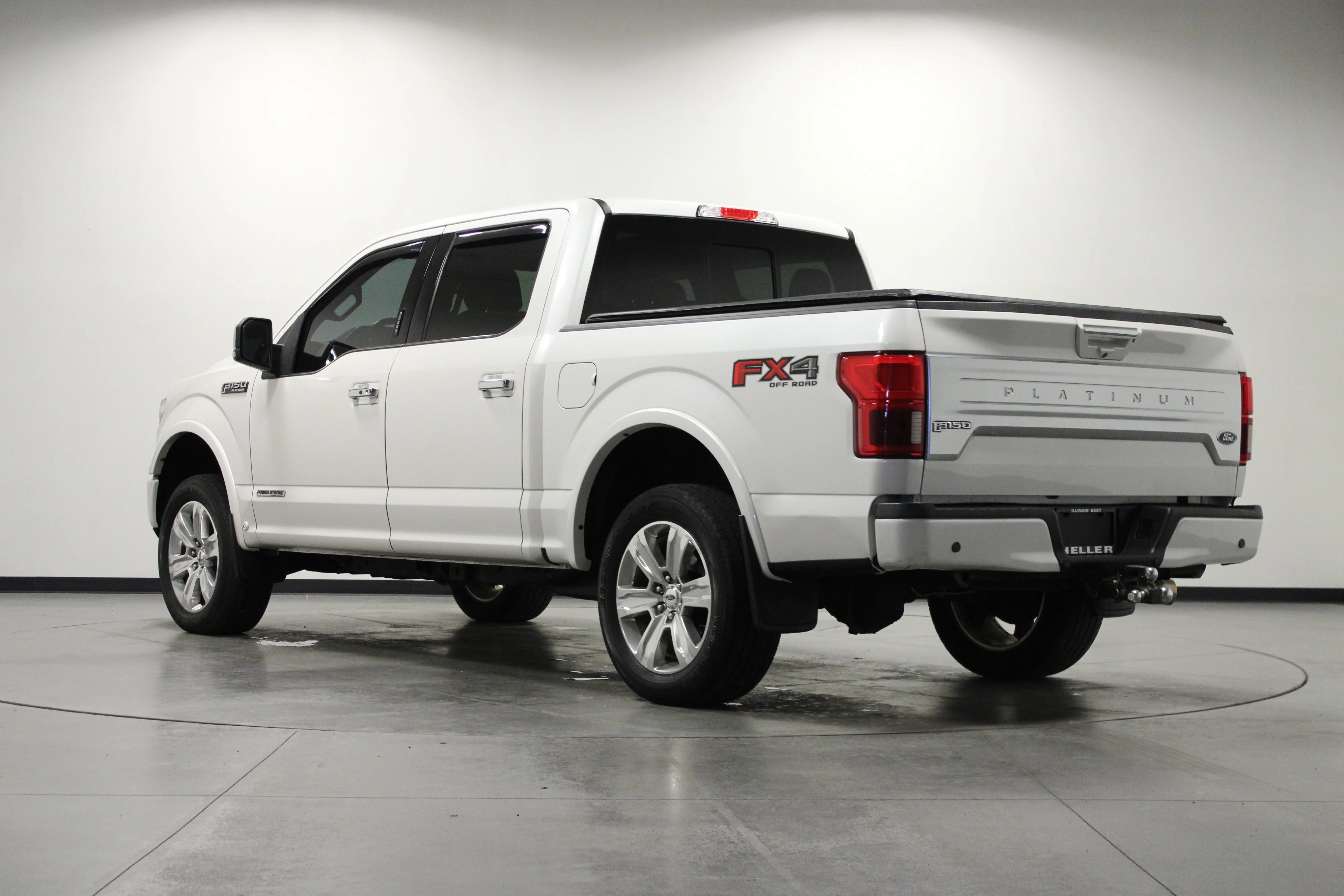 Used 2018 White Platinum Metallic Tri-Coat Ford Platinum image 6