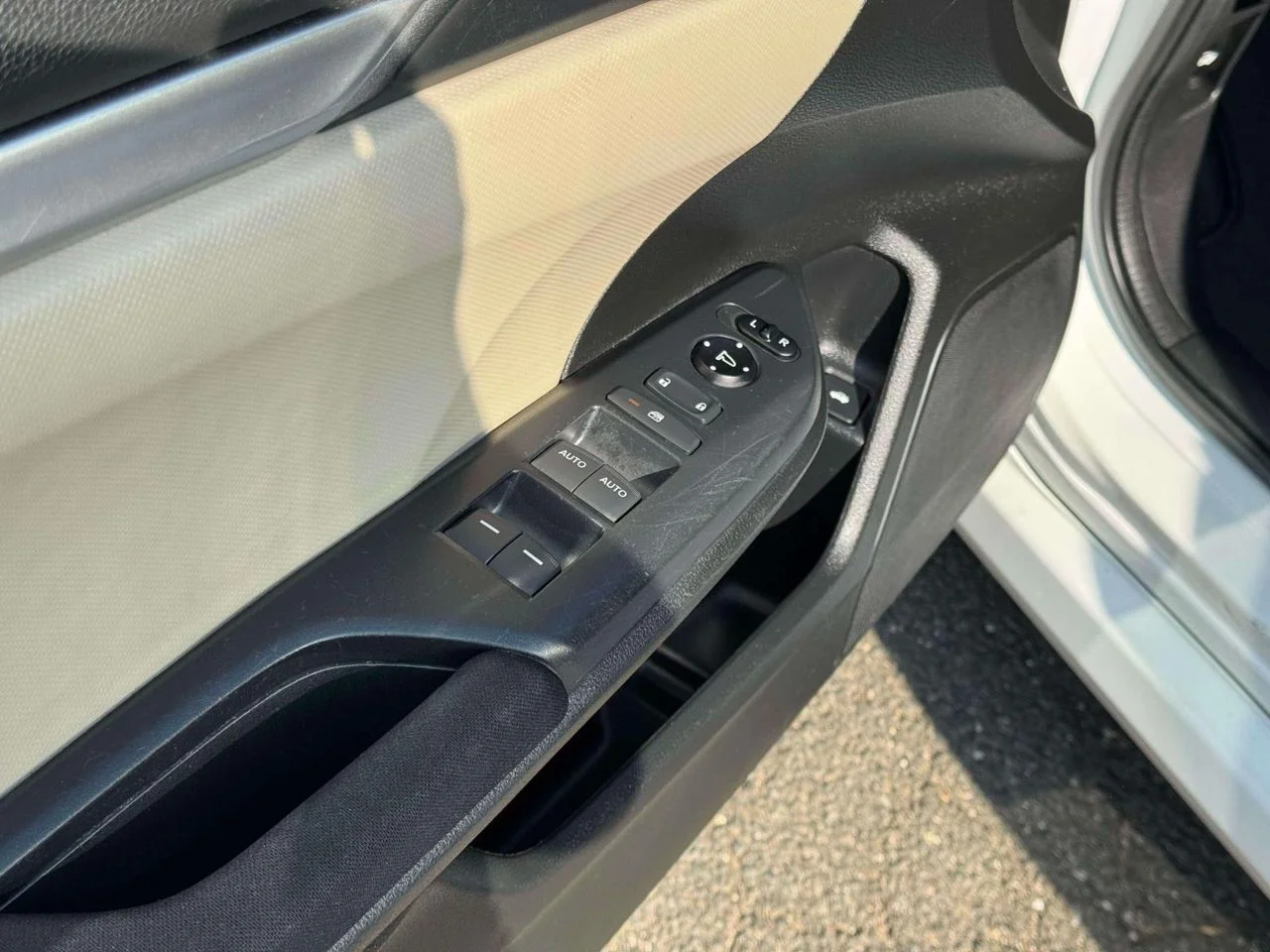 Used 2017 Taffeta White Honda LX image 20