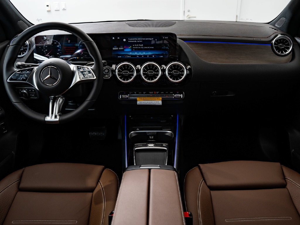 New 2026 Polar White Mercedes-Benz GLA 250 image 32
