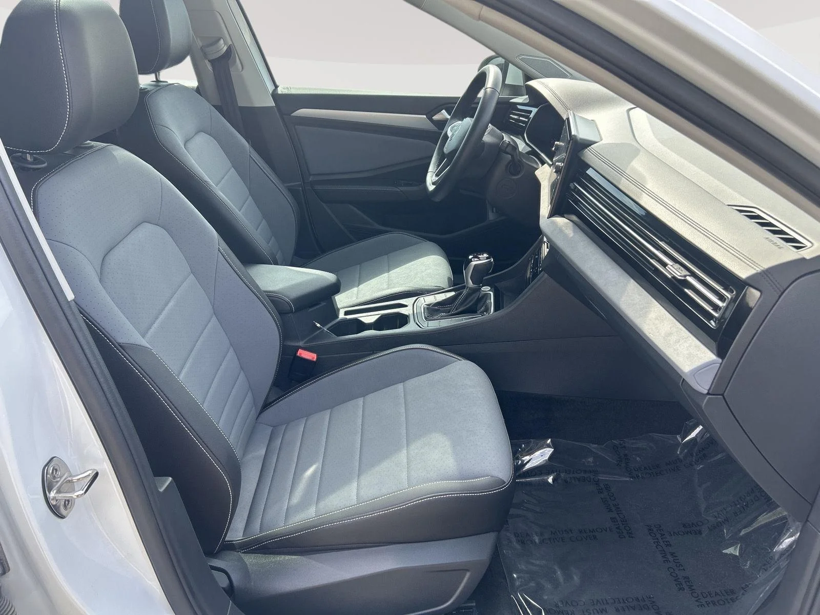 Certified Used 2025 WHITE Volkswagen SE image 13