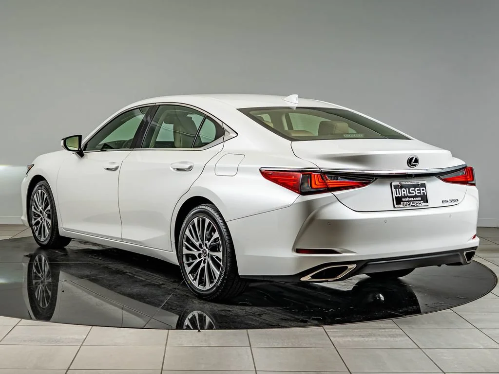 Used 2019 White Pearl Lexus 350 image 7