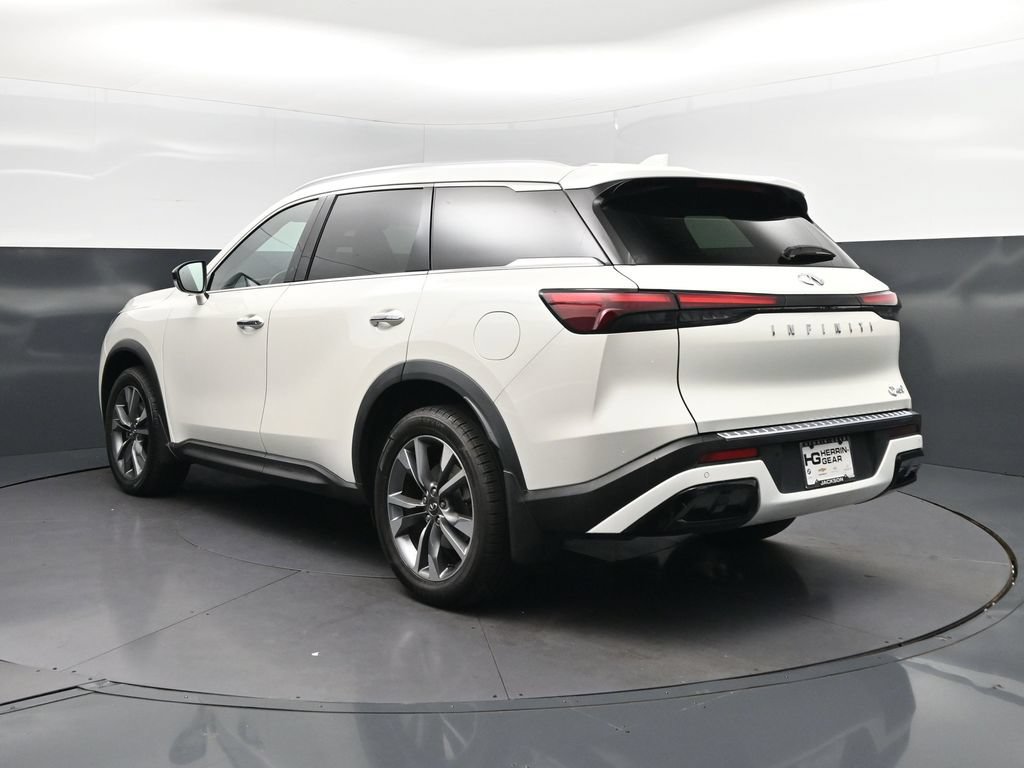 Certified Used 2023 White INFINITI LUXE image 5