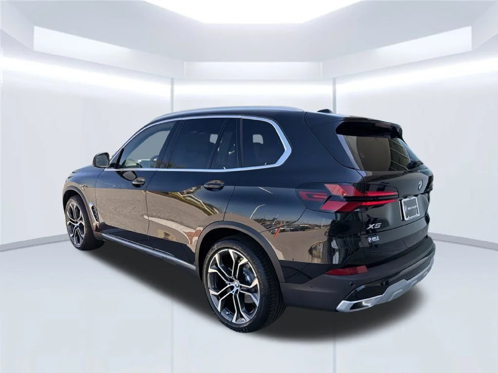 New 2026 Black BMW xDrive40i image 4