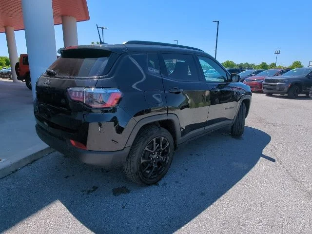 New 2026 Black Jeep Latitude image 28