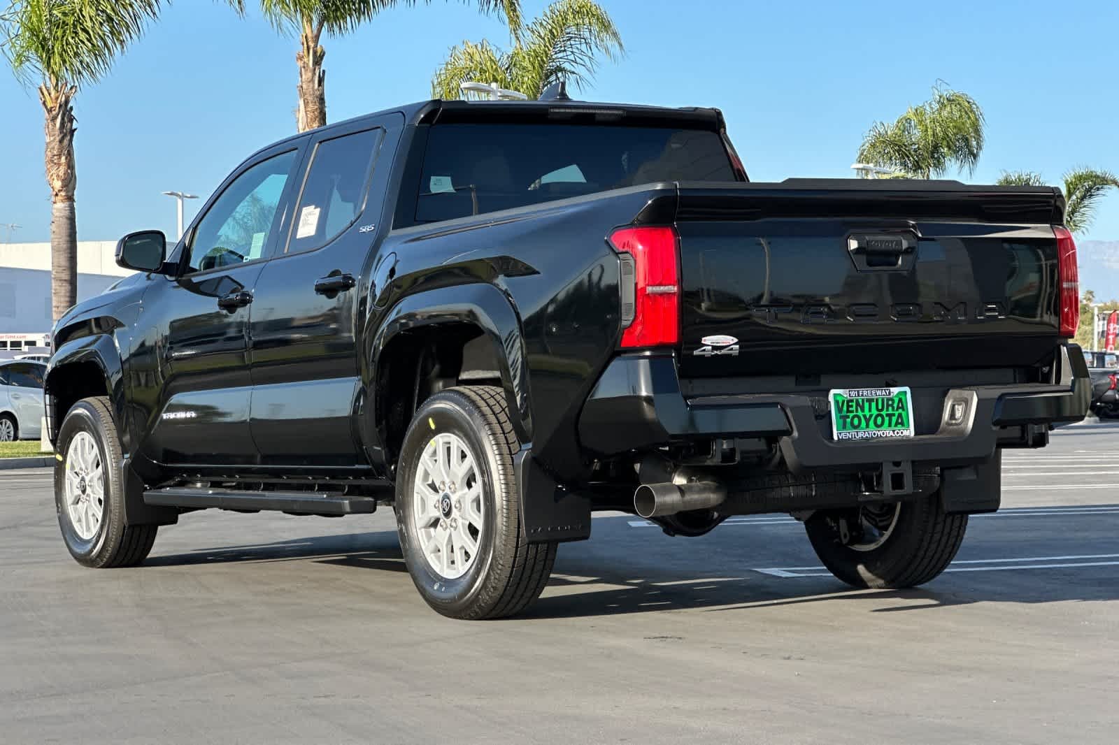 2026 Toyota Tacoma SR5 - Photo 6