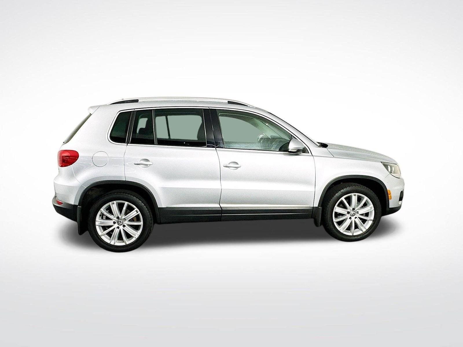 Used 2013 Reflex Silver Metallic Volkswagen SE image 9