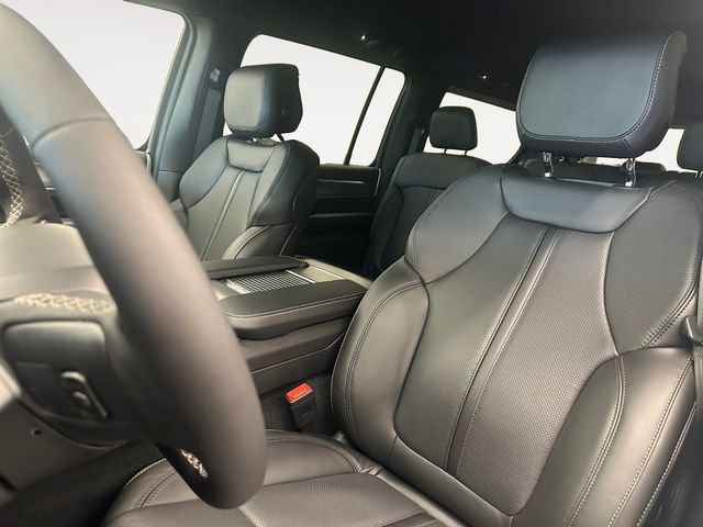 New 2026 Bright White Clear-Coat Exterior Paint Jeep Limited Altitude image 9