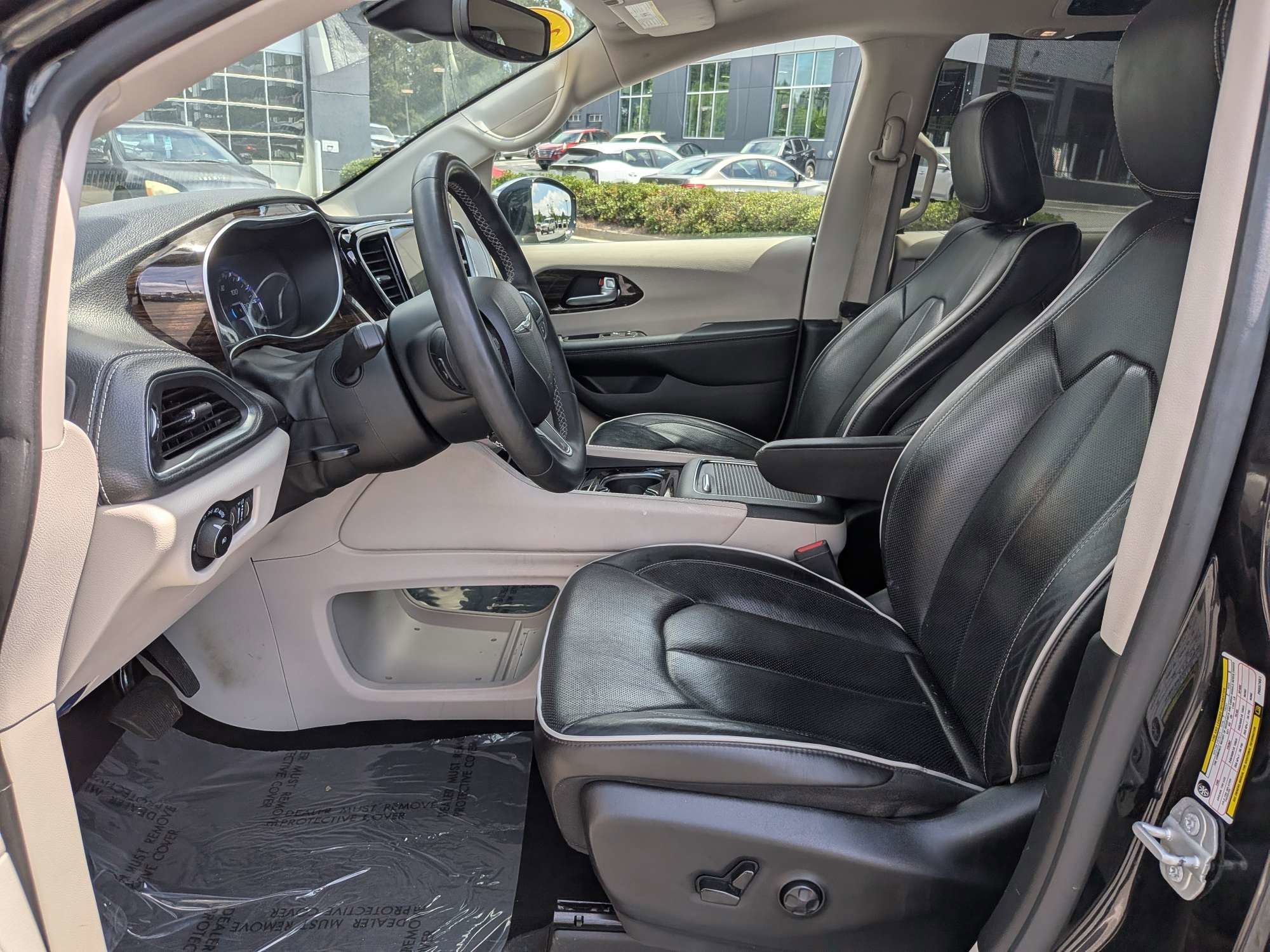 Used 2023 Black Chrysler Limited image 18