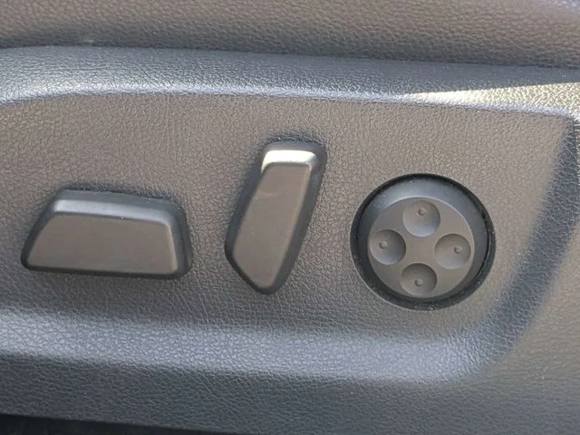 Used 2014 Silver Volkswagen Komfort Edition image 17