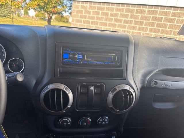 Used 2015 Anvil Clearcoat Jeep Sport image 25
