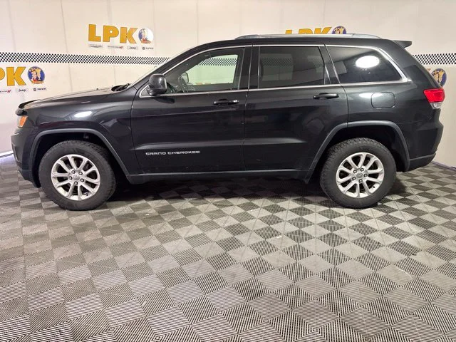 Used 2016 Brilliant Black Crystal Pearlcoat Jeep Laredo image 6