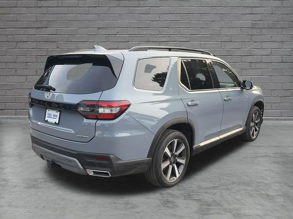 Certified Used 2024 Sonic Gray Pearl Honda Touring image 9