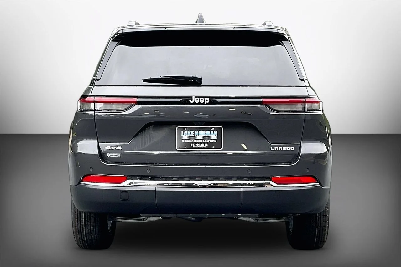New 2026 Baltic Gray Metallic Clearcoat Jeep Laredo X image 7