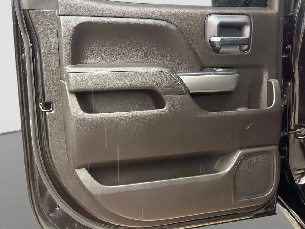Used 2018 Black Chevrolet LT image 13