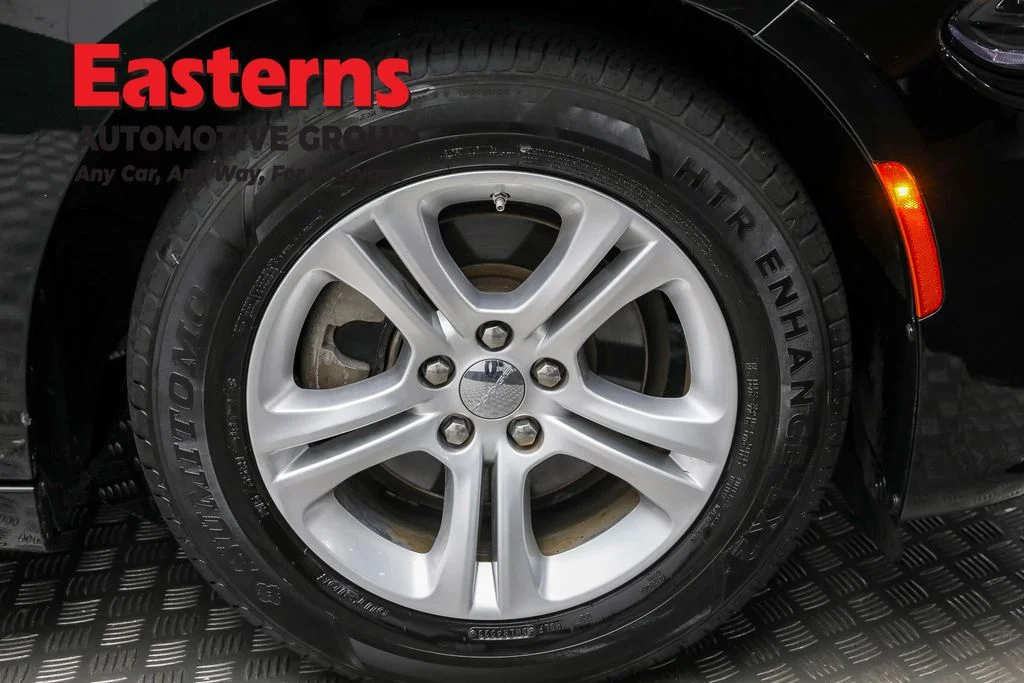 Used 2022 Black Dodge SXT image 30