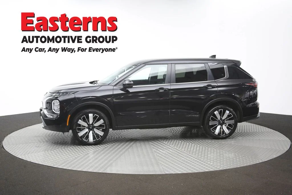 Used 2025 Black Mitsubishi SE image 60