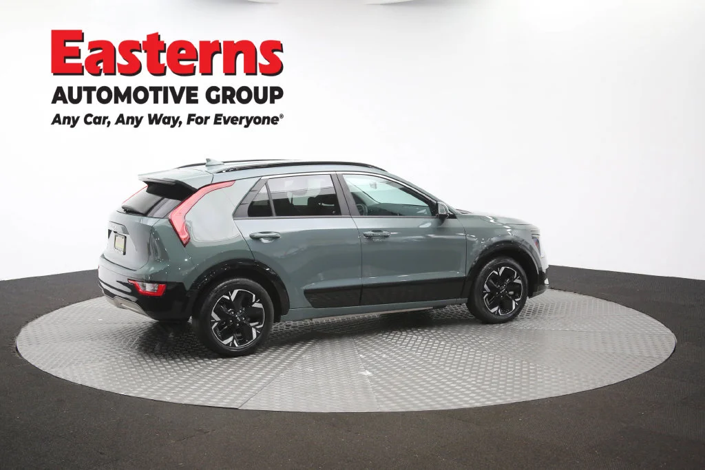 Used 2023 Green Kia Wind image 42