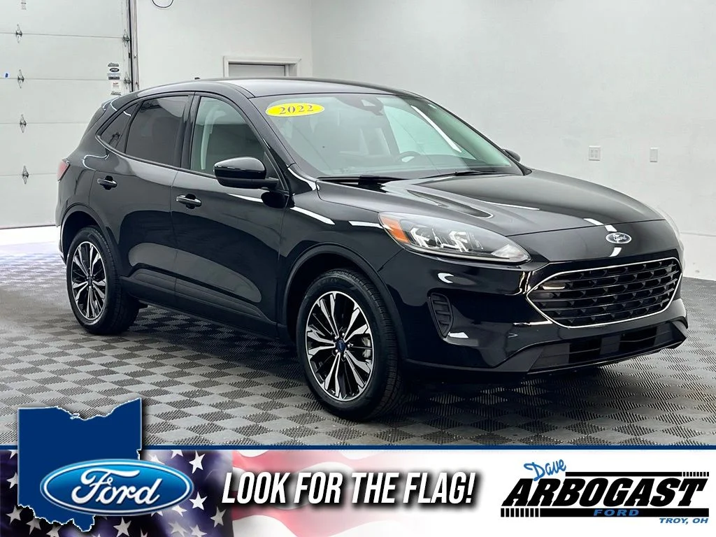 Used 2022 Black Ford SE image 1