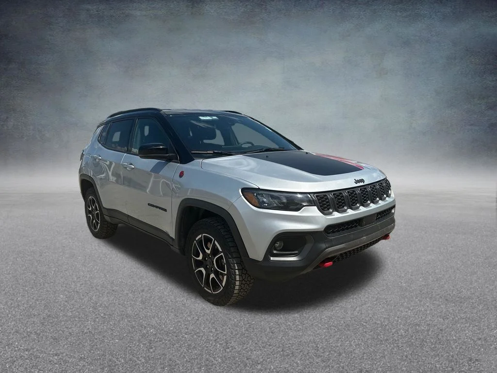 Used 2025 Silver Zynith Metallic Clearcoat Jeep Trailhawk image 35