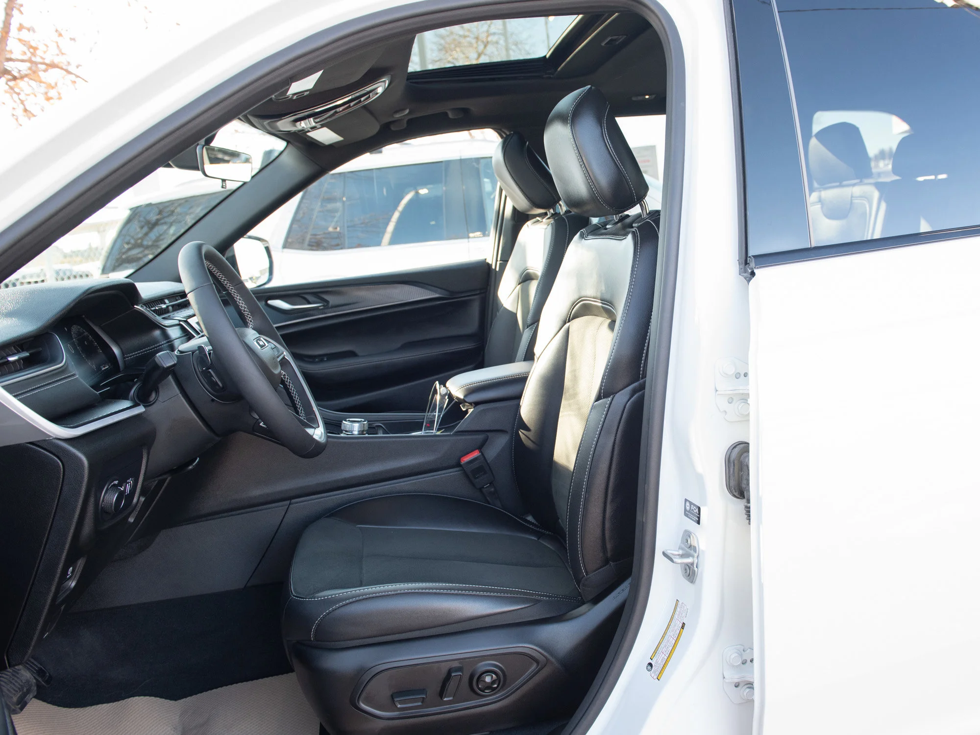 Certified Used 2025 White Jeep Altitude * Trailer Tow Package, Sunroof, Heated Seats, No Accidents image 3