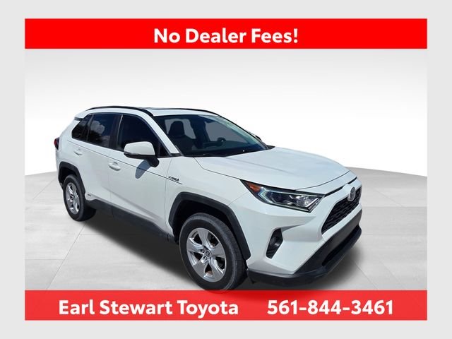 Used 2020 White Toyota XLE image 1