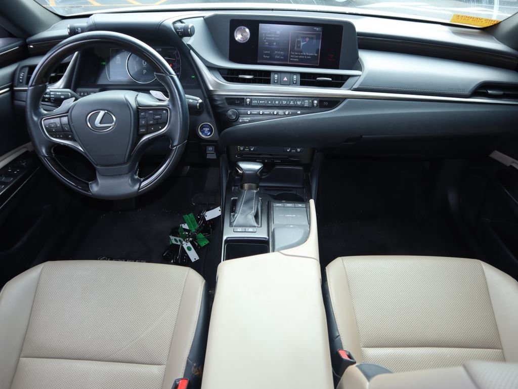 Used 2019 Beige Metallic Lexus 300h image 7