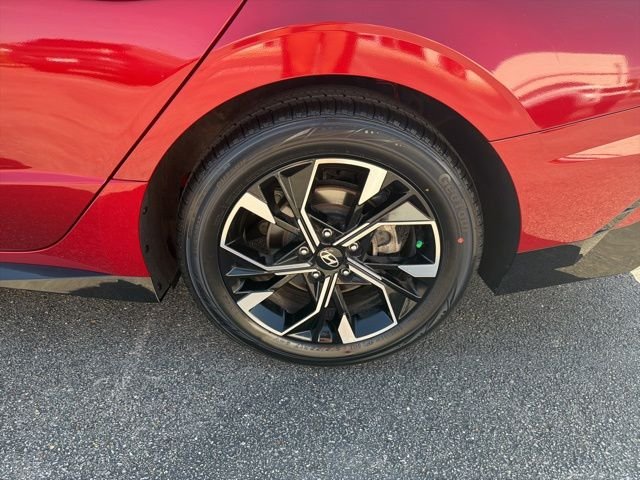 Used 2025 Red Hyundai SEL image 6